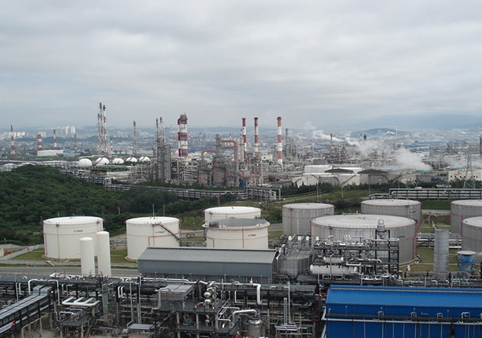 OIL REFINERY